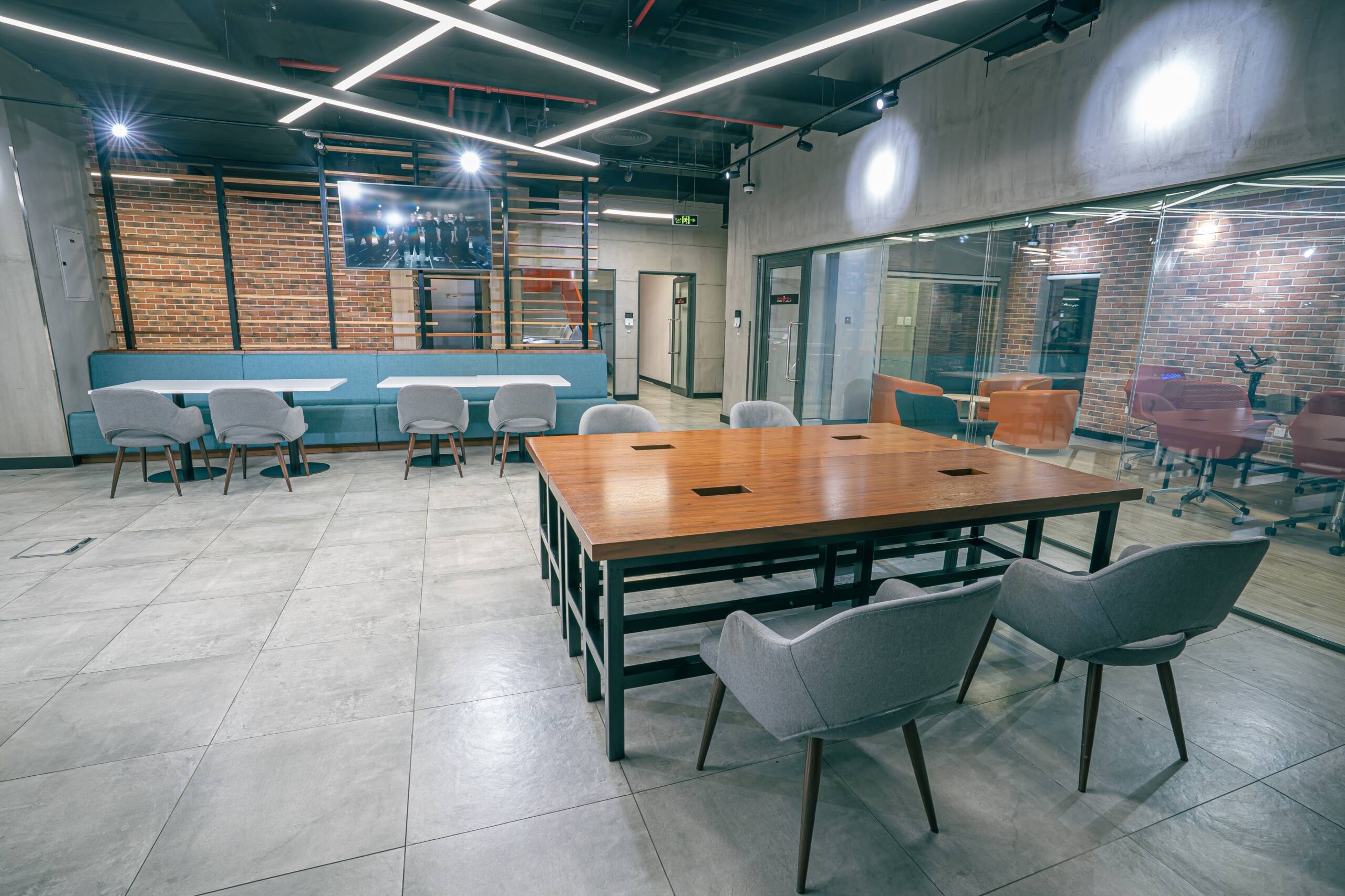 CO WORKING & SOCIAL SPACE